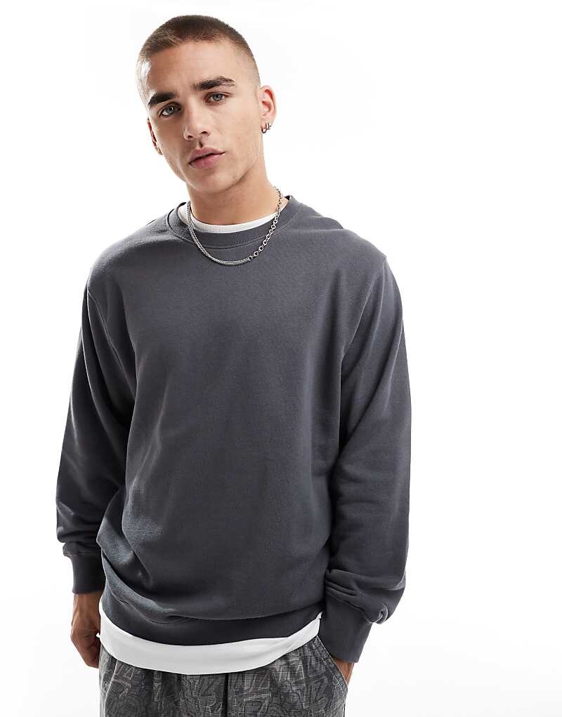 Толстовка Jack & Jones темно-серого цвета с очень объемным кроем и круглым вырезом
Толстовка Jack & Jones темно-серого цвета с очень объемным кроем и круглым вырезом