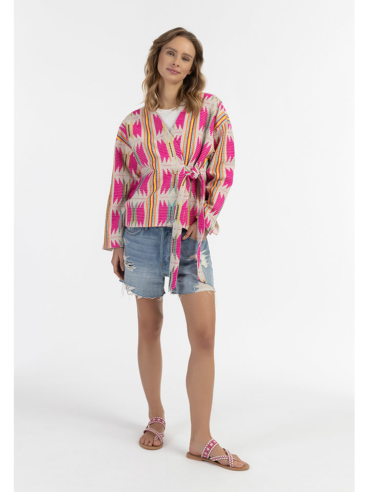 IZIA Куртка переходного цвета в розово-кремовой гамме
IZIA Куртка переходного цвета в розово-кремовой гамме