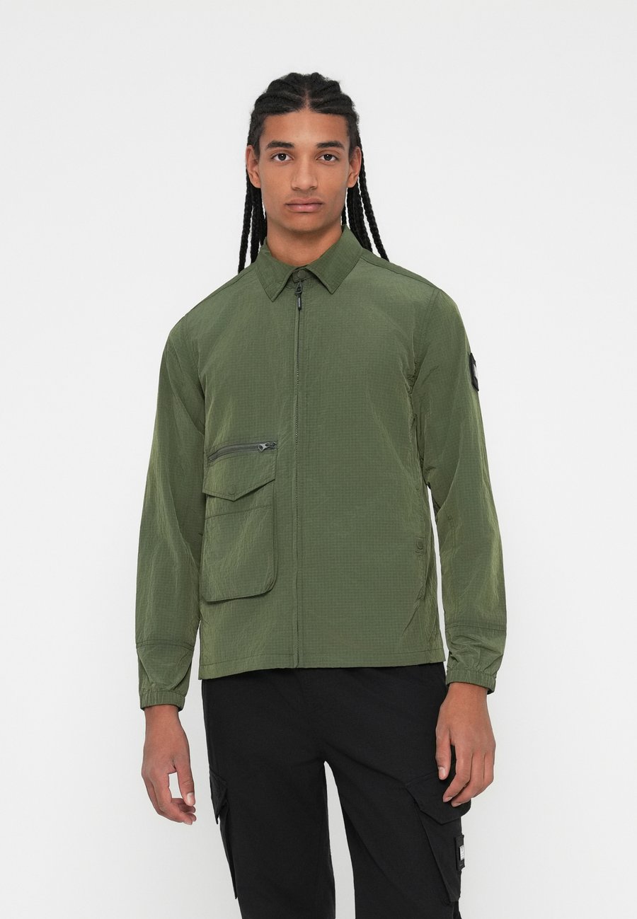 Куртка Weekend Offender VINNIE, Bay Leaf/Dark Green
Куртка Weekend Offender VINNIE, Bay Leaf/Dark Green