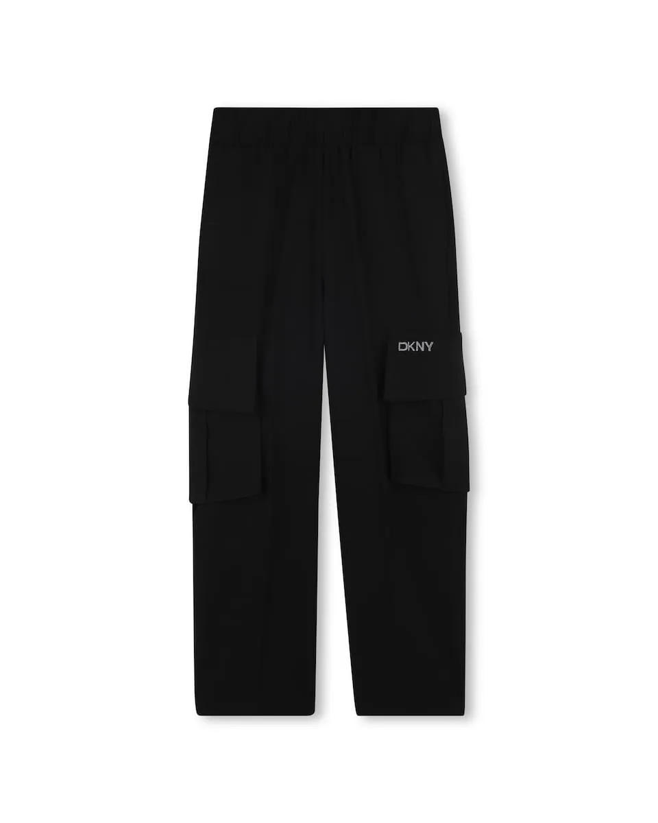 Детские одноцветные брюки DKNY
Детские одноцветные брюки DKNY