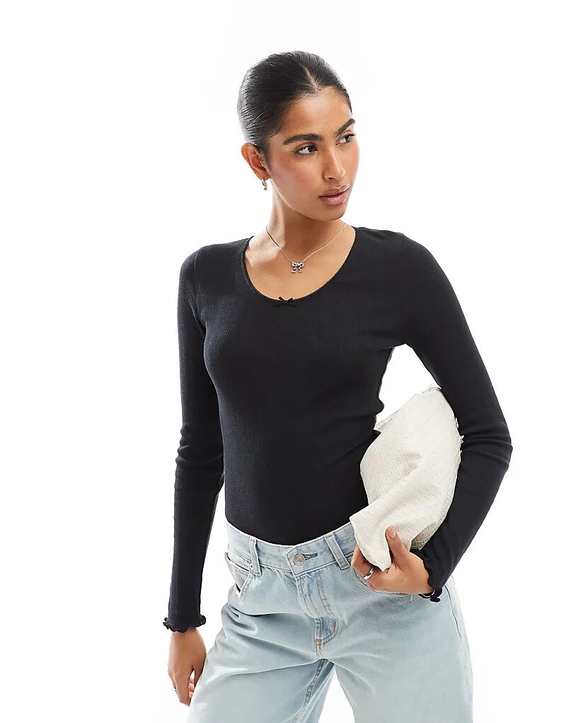 Боди с вырезом-«ажурной вставкой» черного цвета Wednesday's Girl
Боди с вырезом-«ажурной вставкой» черного цвета Wednesday's Girl