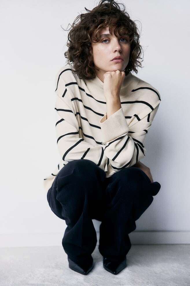 Свитер тонкой вязки с водолазкой H&M, бежевый
Свитер тонкой вязки с водолазкой H&M, бежевый