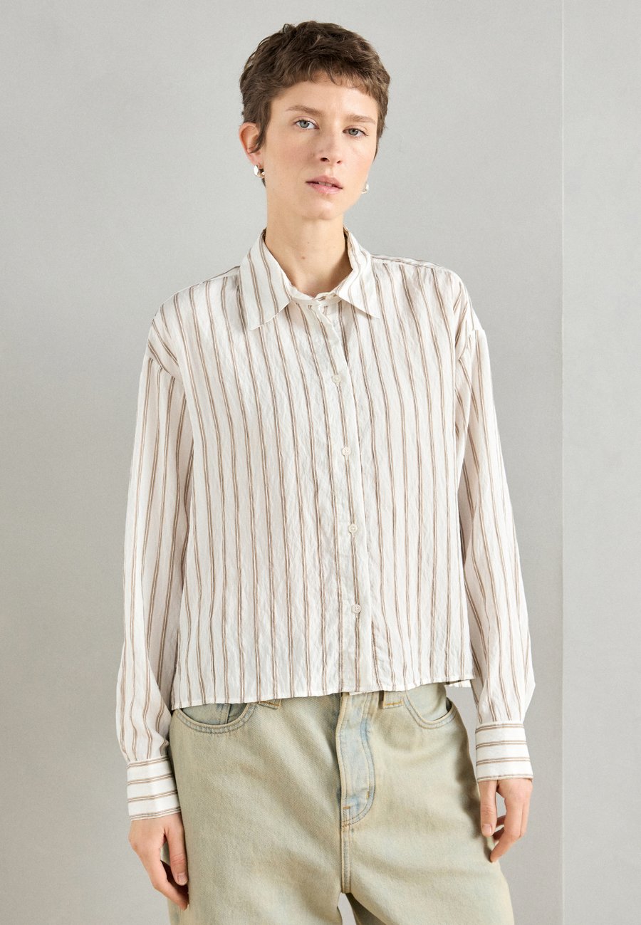 Блуза Marc O'Polo BLOUSE FLARED BOXY SHAPE KENT COLLAR LONG SLEEVE STRIPES, White
Блуза Marc O'Polo BLOUSE FLARED BOXY SHAPE KENT COLLAR LONG SLEEVE STRIPES, White