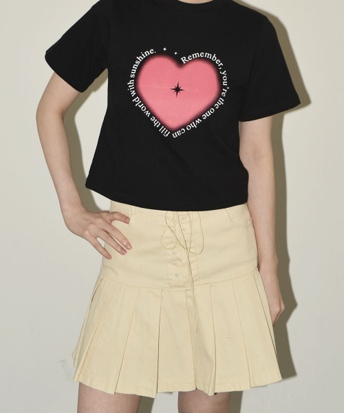 Футболка короткая с принтом VIVID LADY, черная
Футболка короткая с принтом VIVID LADY, черная