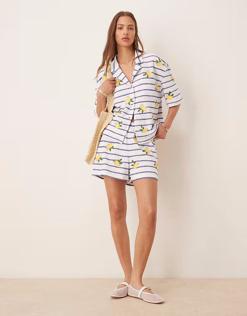 Полосатые шорты ASOS DESIGN с вышивкой лимона
Полосатые шорты ASOS DESIGN с вышивкой лимона