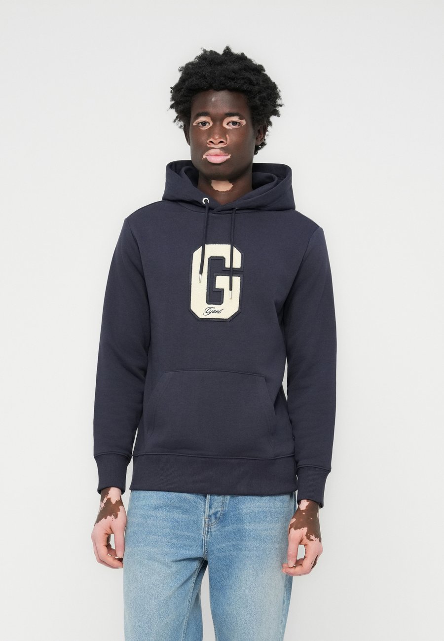 Толстовка GANT BADGE HOODIE, Evening Blue/Dark Blue
Толстовка GANT BADGE HOODIE, Evening Blue/Dark Blue