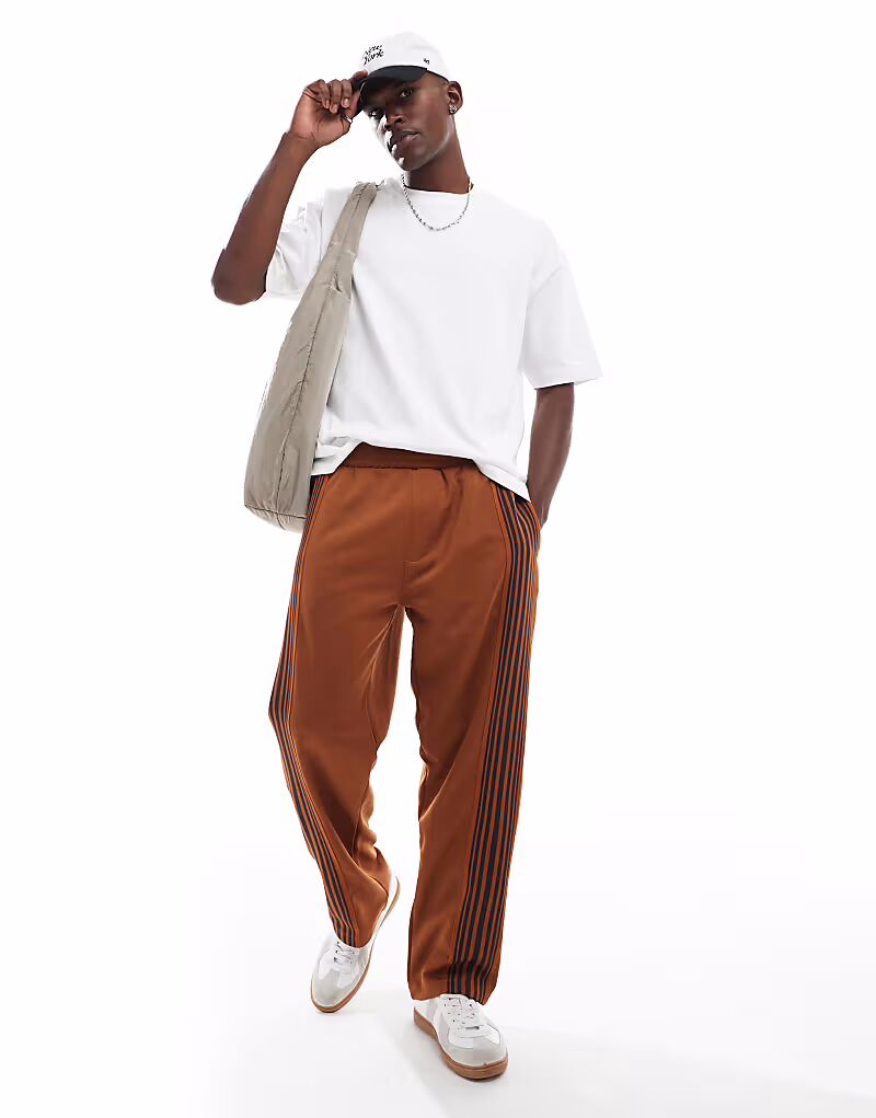 Широкие полосатые брюки Pull&Bear цвета выжженного оранжевого цвета
Широкие полосатые брюки Pull&Bear цвета выжженного оранжевого цвета