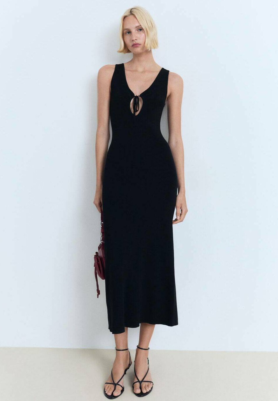 Платье-джемпер WITH BOW NECKLINE - Maxi dress Mango, черный
Платье-джемпер WITH BOW NECKLINE - Maxi dress Mango, черный