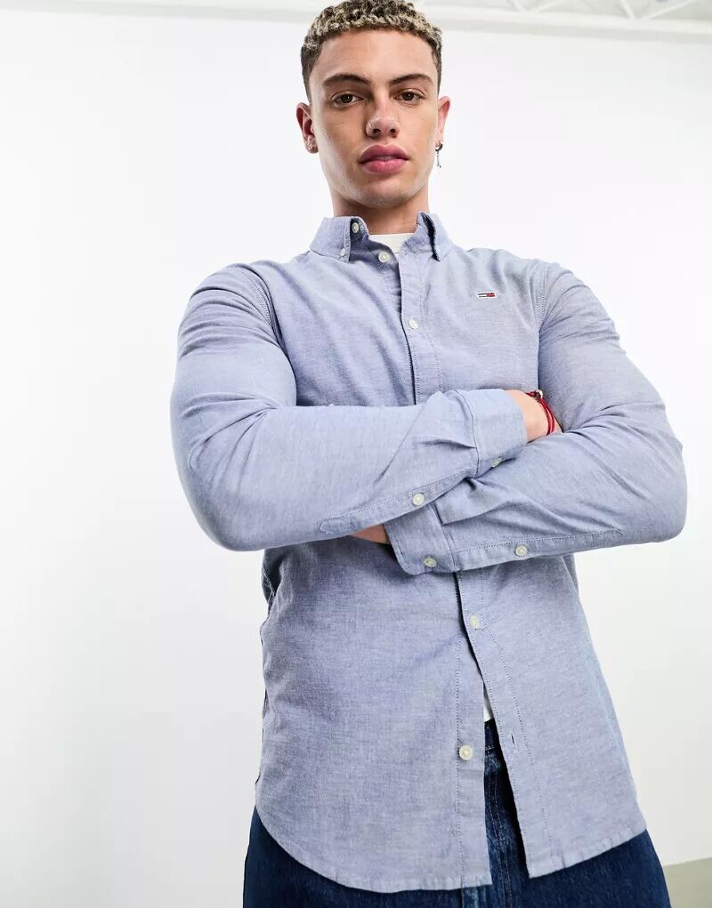 Темно-синяя оксфордская рубашка узкого кроя Tommy Jeans
Темно-синяя оксфордская рубашка узкого кроя Tommy Jeans