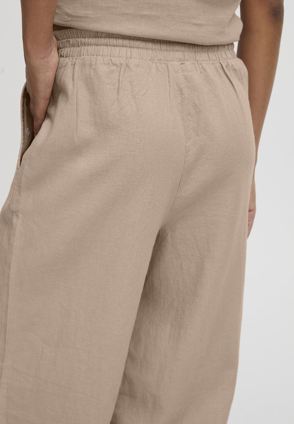 Ткань брюк Ihlino Pa2 Fl ICHI, натуральная
Ткань брюк Ihlino Pa2 Fl ICHI, натуральная