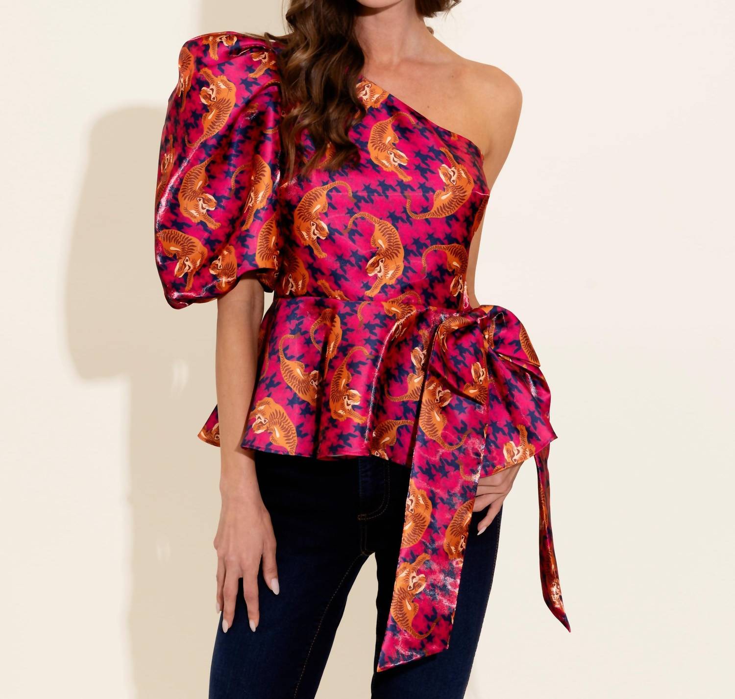 Амелия Топ на вечеринке Prowl Alden Adair, цвет party prowl
Амелия Топ на вечеринке Prowl Alden Adair, цвет party prowl