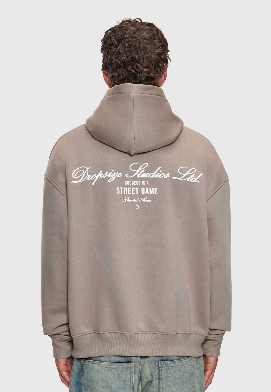 Худи Dropsize HEAVY STUDIOS , Simply Taupe/Taupe
Худи Dropsize HEAVY STUDIOS , Simply Taupe/Taupe