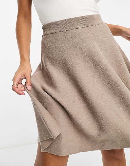 Трикотажная мини-юбка цвета грибов YAS Godet 
Трикотажная мини-юбка цвета грибов YAS Godet