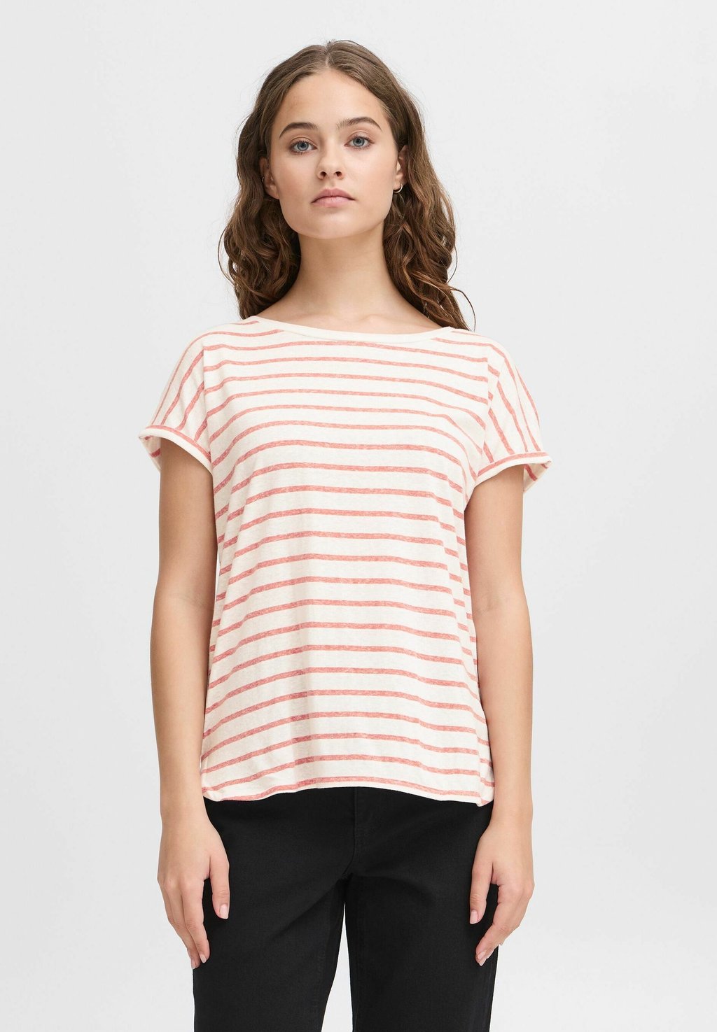 Футболка с принтом IHYULIETTA ICHI, красный
Футболка с принтом IHYULIETTA ICHI, красный