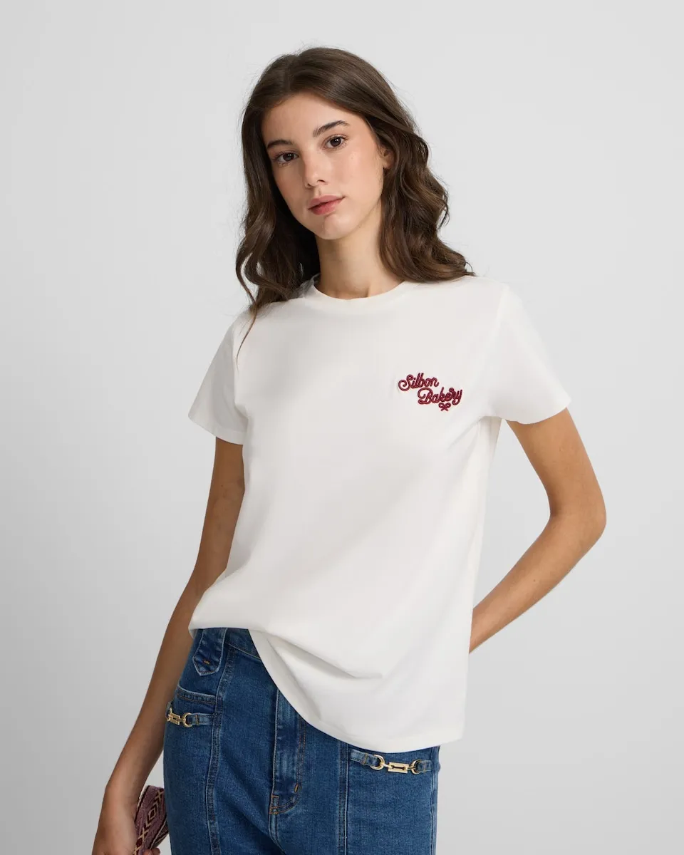 Женская белая футболка с надписью 'Bakery' Silbon, белый
Женская белая футболка с надписью 'Bakery' Silbon, белый
