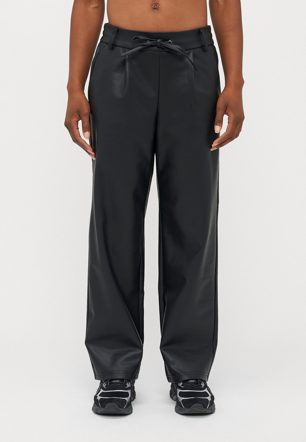 Брюки ONLPOPTRASH EASY WIDE ONLY Petite, черный
Брюки ONLPOPTRASH EASY WIDE ONLY Petite, черный