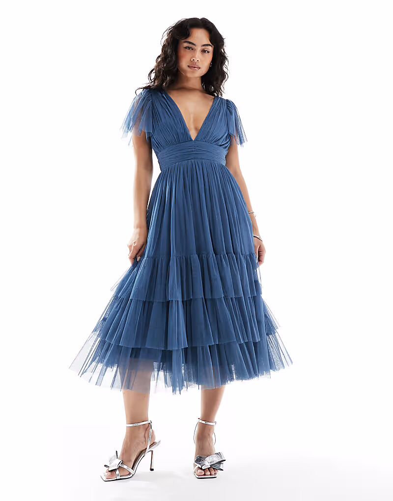 Платье миди для подружки невесты Madison с кружевом и бисером в темно-синем цвете Lace & Beads
Платье миди для подружки невесты Madison с кружевом и бисером в темно-синем цвете Lace & Beads