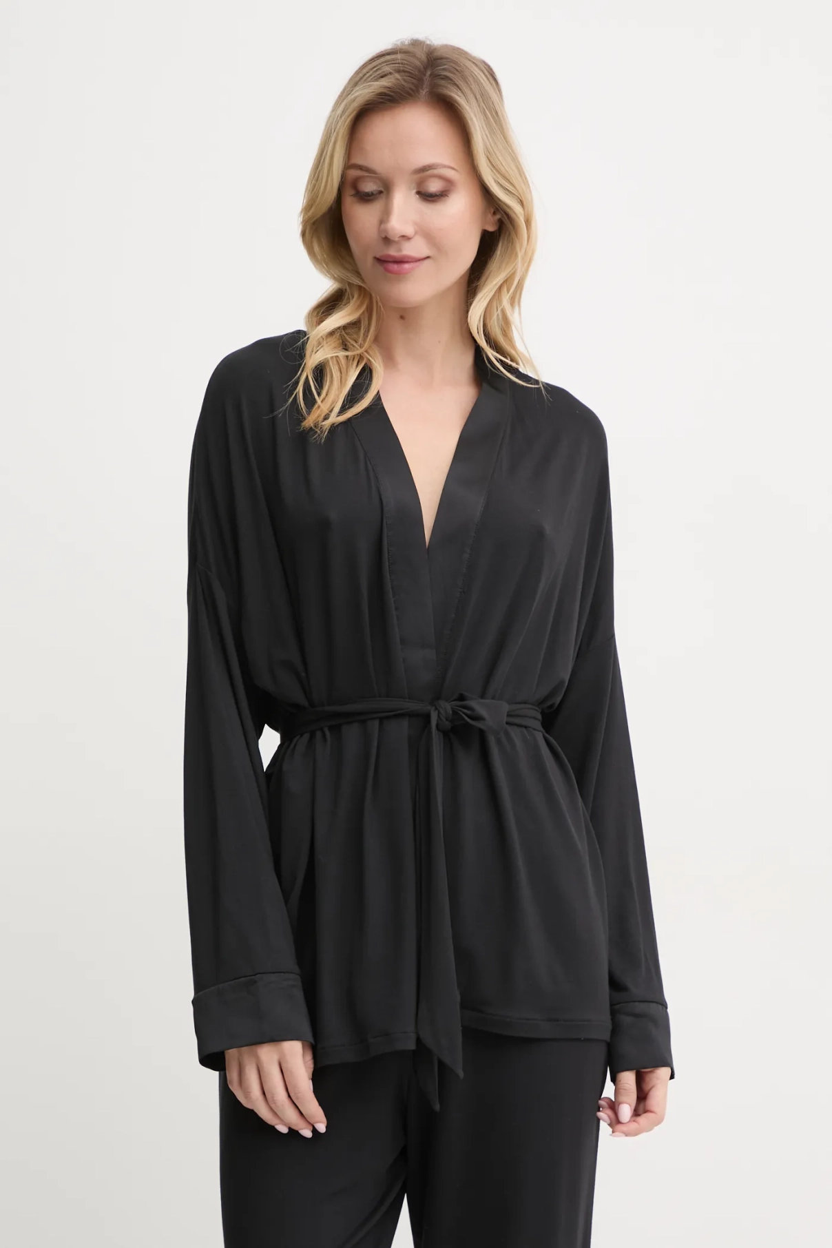 Халат United Colors of Benetton, черный
Халат United Colors of Benetton, черный