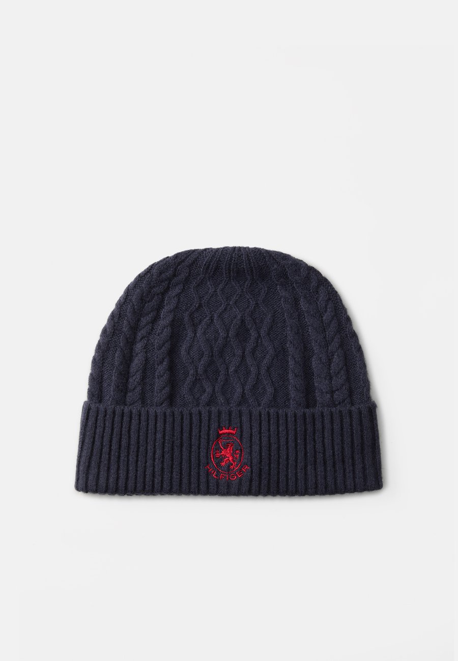 Шапка Tommy Hilfiger CREST BEANIE UNISEX, Space Blue / Red/Blue
Шапка Tommy Hilfiger CREST BEANIE UNISEX, Space Blue / Red/Blue
