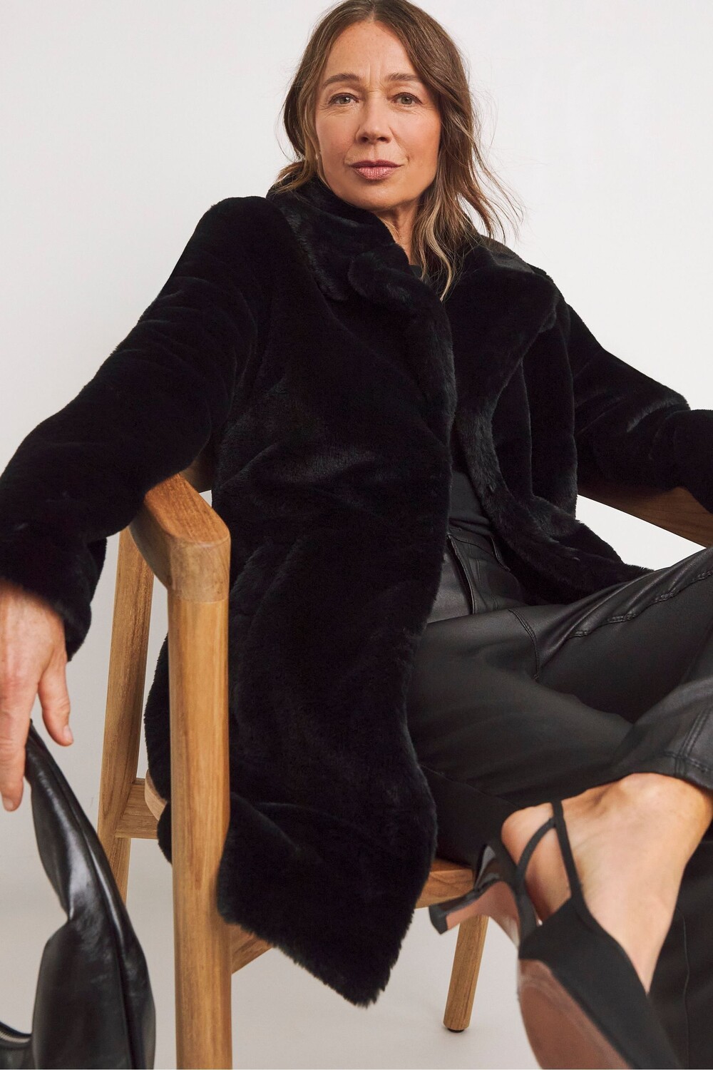 Плюшевая шуба из искусственного меха Jd Williams, черный
Плюшевая шуба из искусственного меха Jd Williams, черный