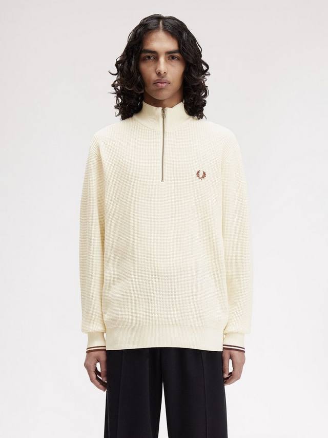 Хлопковый джемпер с высоким воротником и вафельной текстурой Fred Perry
Хлопковый джемпер с высоким воротником и вафельной текстурой Fred Perry