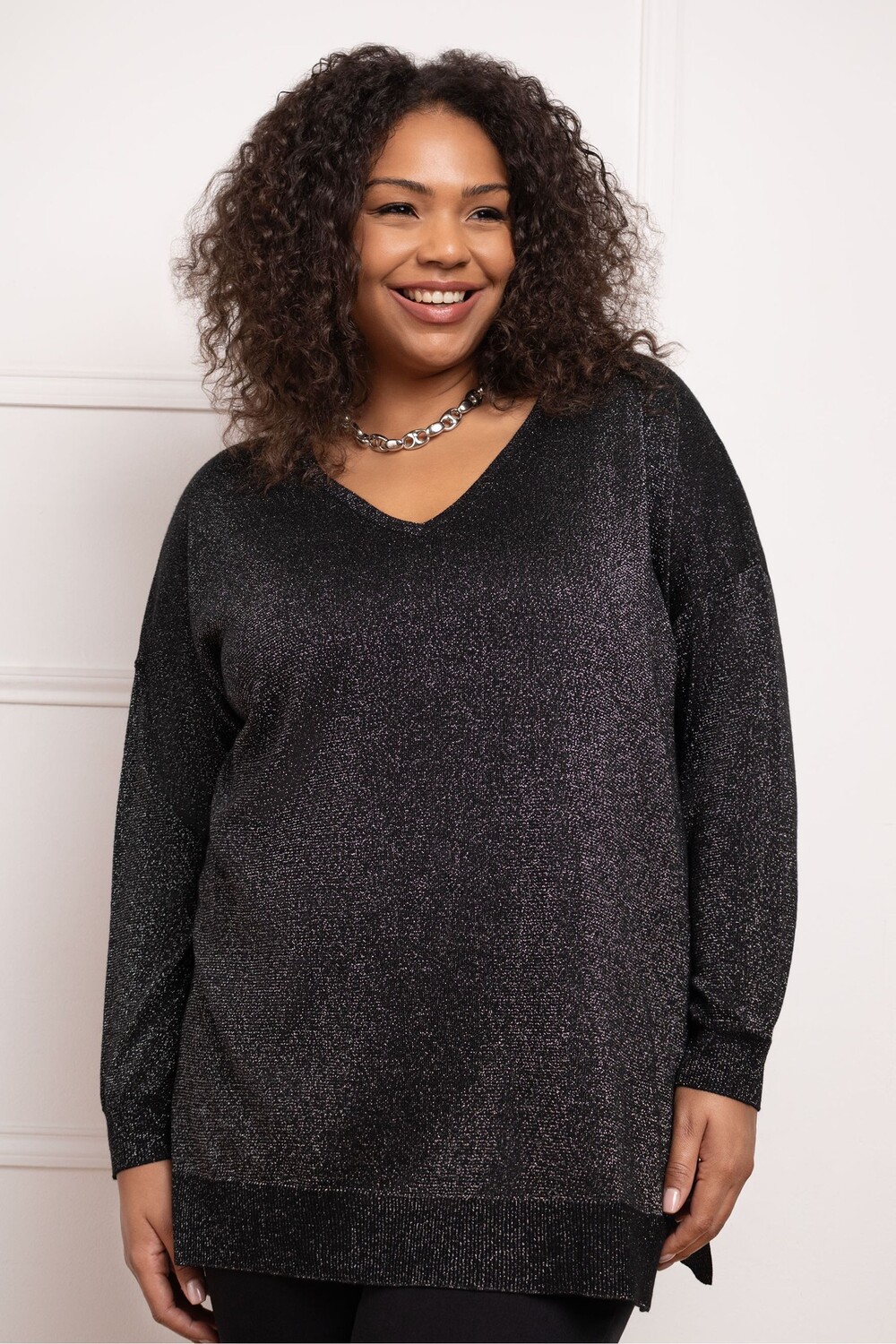 Металлический джемпер с V образным вырезом Live Unlimited, черный
Металлический джемпер с V образным вырезом Live Unlimited, черный