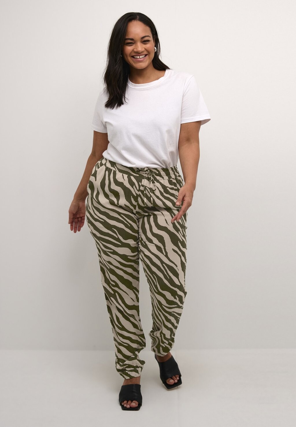 Тканевые брюки MARCA AMI Kaffe Curve, песочный
Тканевые брюки MARCA AMI Kaffe Curve, песочный