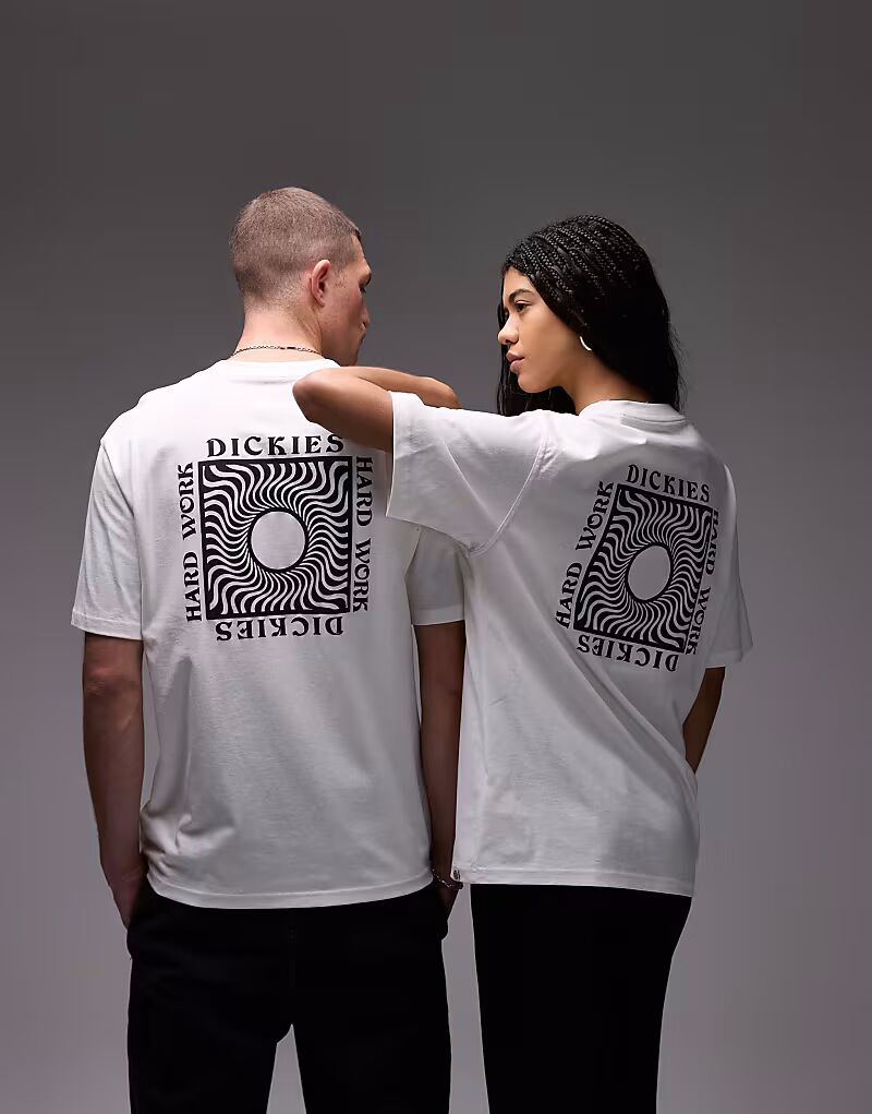 Футболка Dickies Oatfield с графическим принтом на спине в цвете «кремовый»
Футболка Dickies Oatfield с графическим принтом на спине в цвете «кремовый»