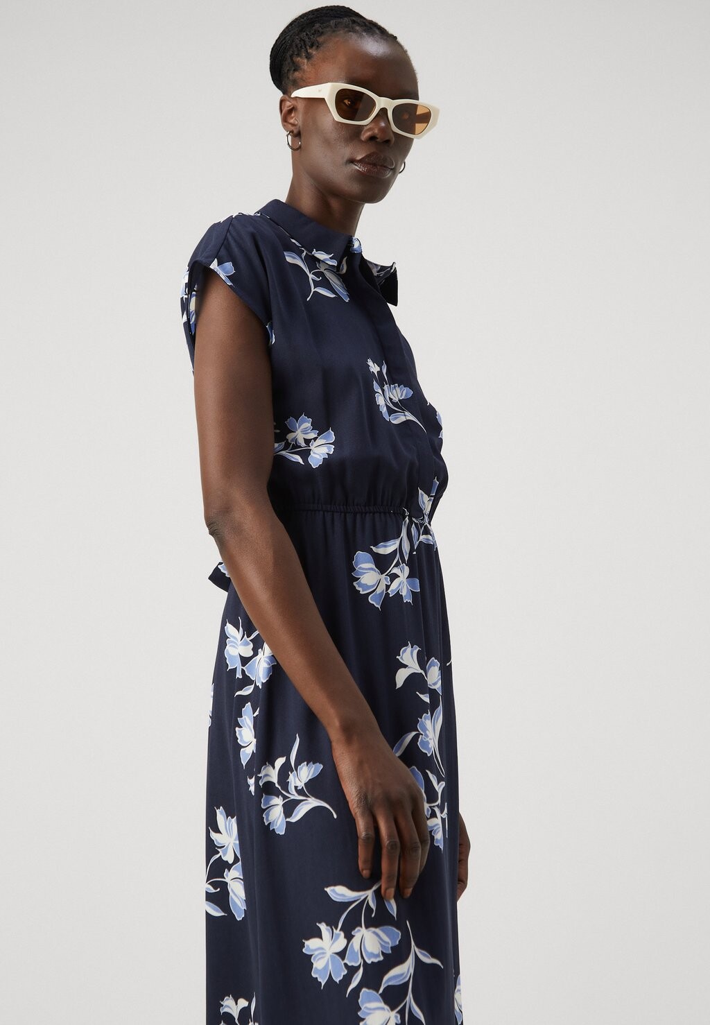 Платье-блузка VMNEWHALLIE LONG TIE DRESS Vero Moda, темно-синий
Платье-блузка VMNEWHALLIE LONG TIE DRESS Vero Moda, темно-синий