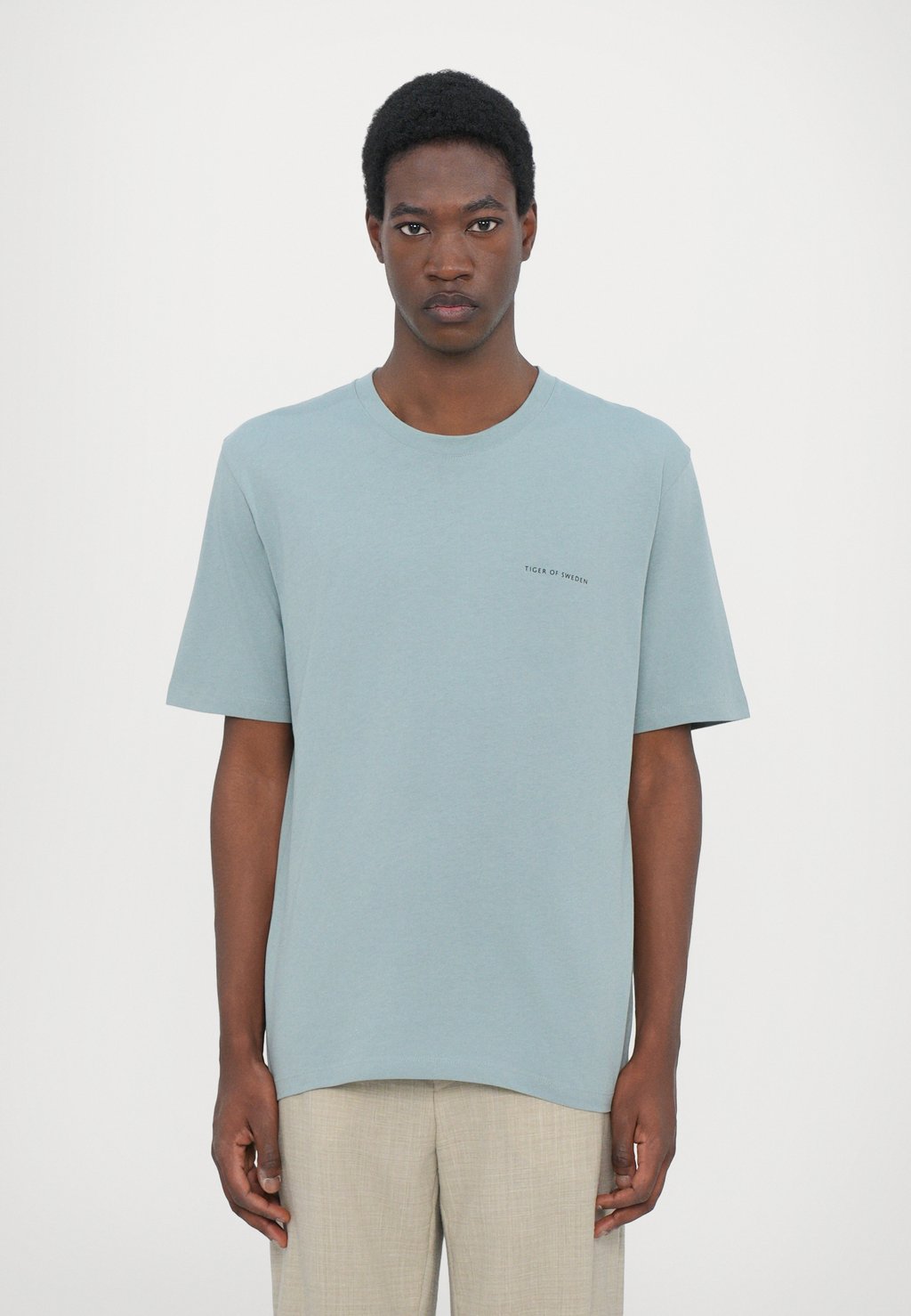 Базовая футболка PRO Tiger of Sweden, цвет Dust Blue
Базовая футболка PRO Tiger of Sweden, цвет Dust Blue