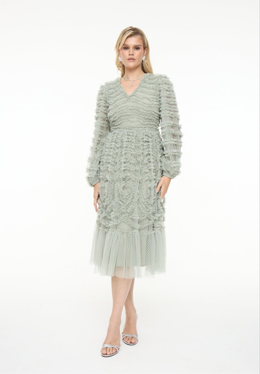 Платье BEAUUT RUFFLE MIDI, Sage Green/Green
Платье BEAUUT RUFFLE MIDI, Sage Green/Green