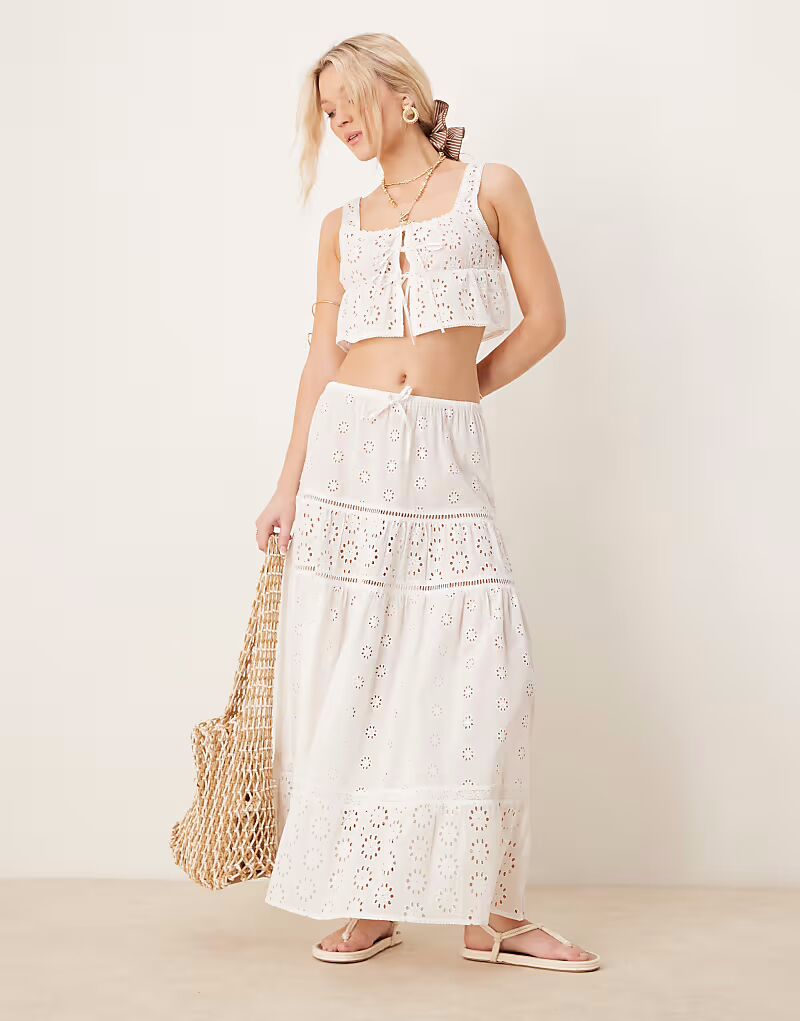 Iisla & Bird бродери макси многоярусная пляжная юбка белого цвета
Iisla & Bird бродери макси многоярусная пляжная юбка белого цвета