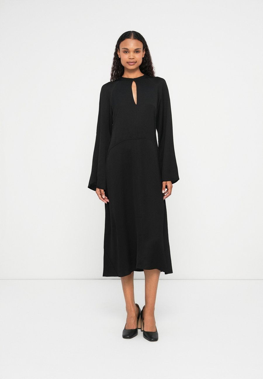 Платье DAY Birger et Mikkelsen WALKER, Jet Black/Black
Платье DAY Birger et Mikkelsen WALKER, Jet Black/Black