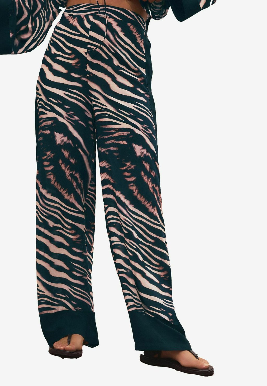 Брюки WIDE Next, черный
Брюки WIDE Next, черный