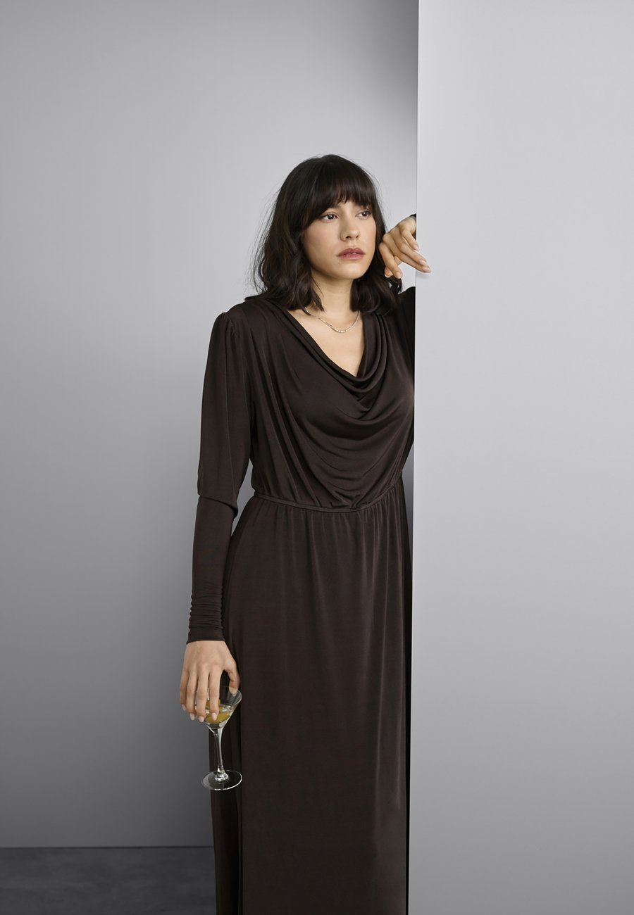 Платье Kaffe KAGINA JERSEY DRESS, Black Coffee/Brown
Платье Kaffe KAGINA JERSEY DRESS, Black Coffee/Brown