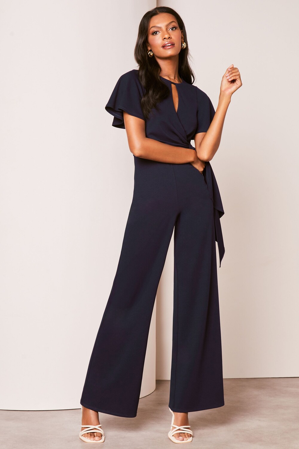 Комбинезон с воздушными рукавами широкими штанинами и завязками по бокам Lipsy, синий
Комбинезон с воздушными рукавами широкими штанинами и завязками по бокам Lipsy, синий