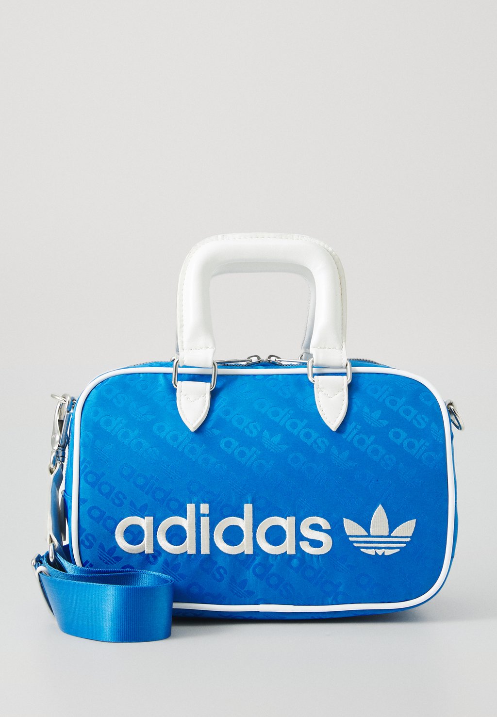 Сумка ORI ROUND BAG UNISEX Adidas Golf Originals, светло-голубой
Сумка ORI ROUND BAG UNISEX Adidas Golf Originals, светло-голубой
