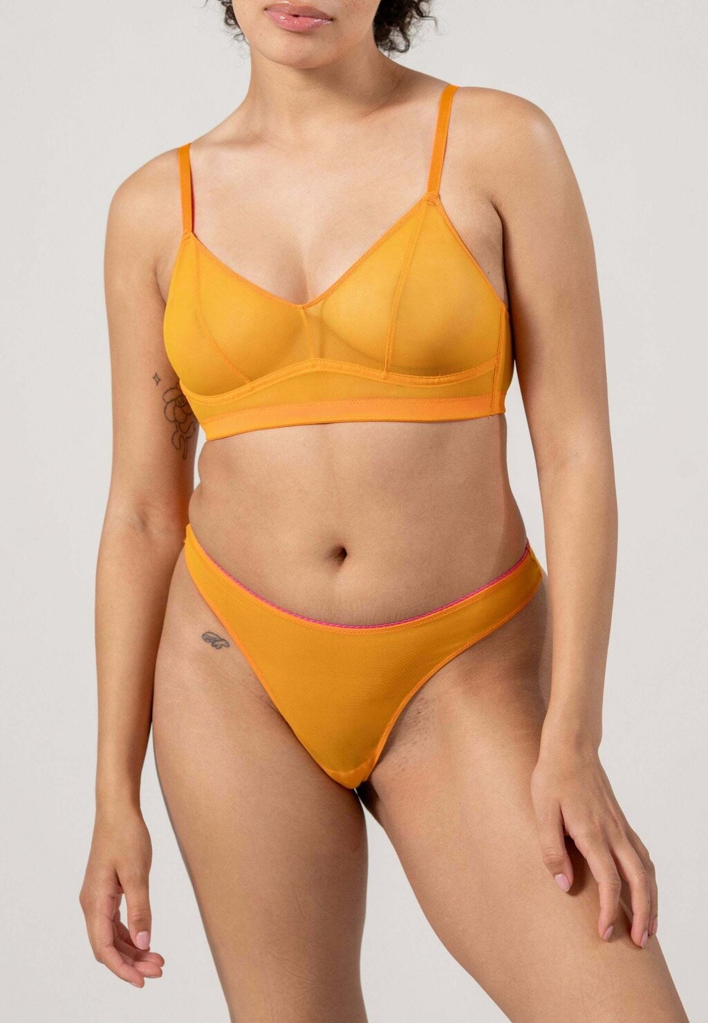 Стринги Understatement, горчично-желтый
Стринги Understatement, горчично-желтый