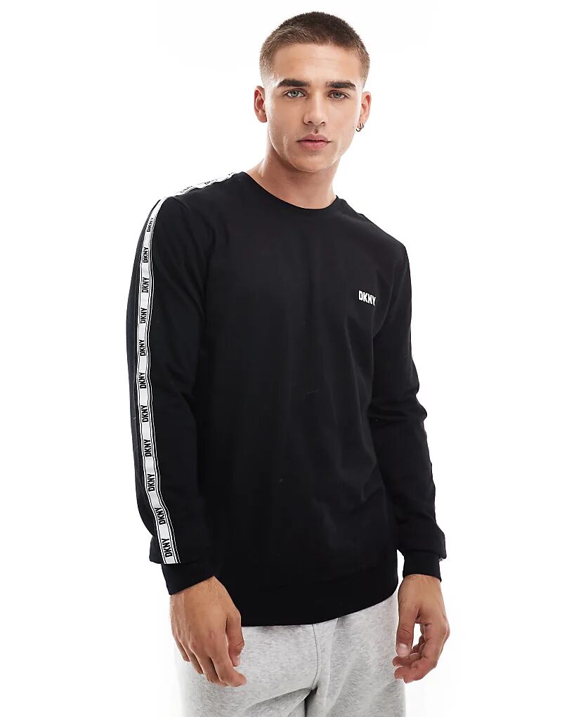 Длинный топ с изображением пламени черного цвета DKNY
Длинный топ с изображением пламени черного цвета DKNY