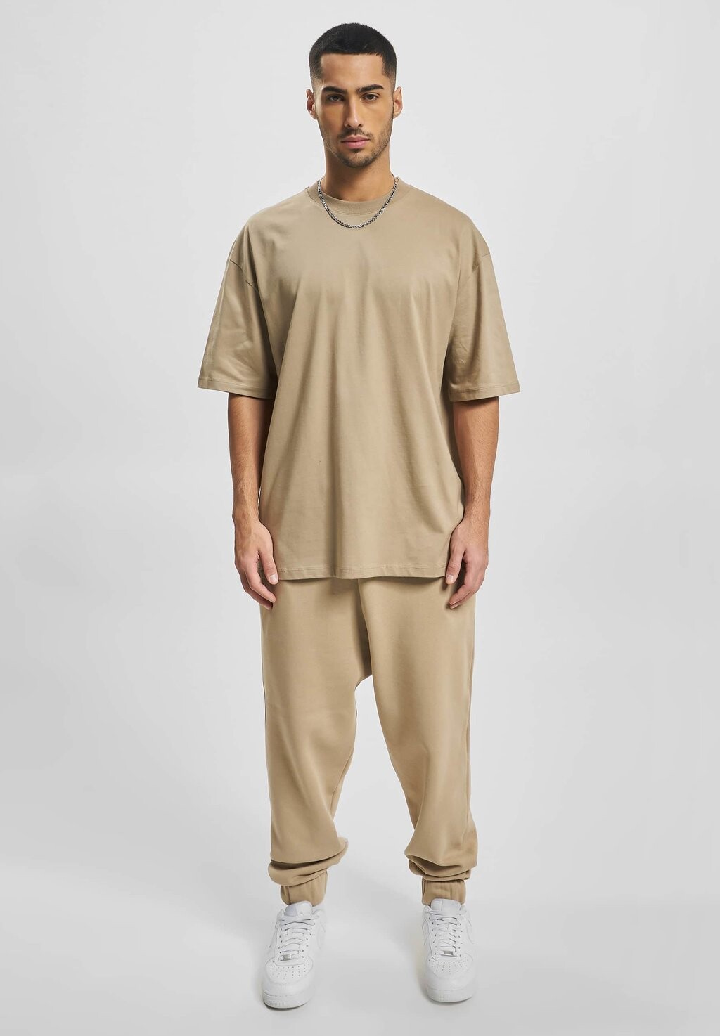 Спортивные брюки DEF, коричневато-серый
Спортивные брюки DEF, коричневато-серый