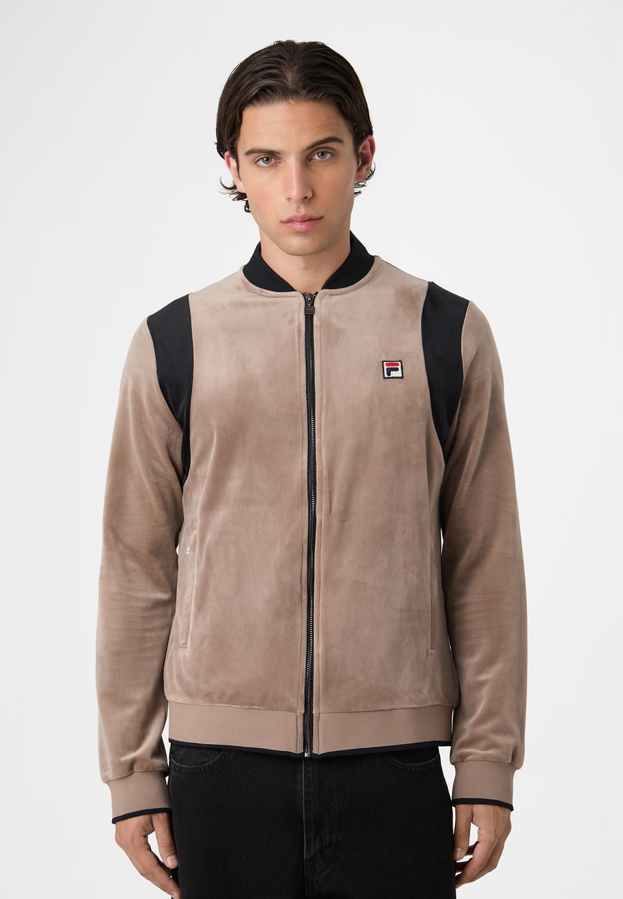 Куртка Fila ADRIANO REGULAR TRACK, Taupe Gray/Black/Beige
Куртка Fila ADRIANO REGULAR TRACK, Taupe Gray/Black/Beige