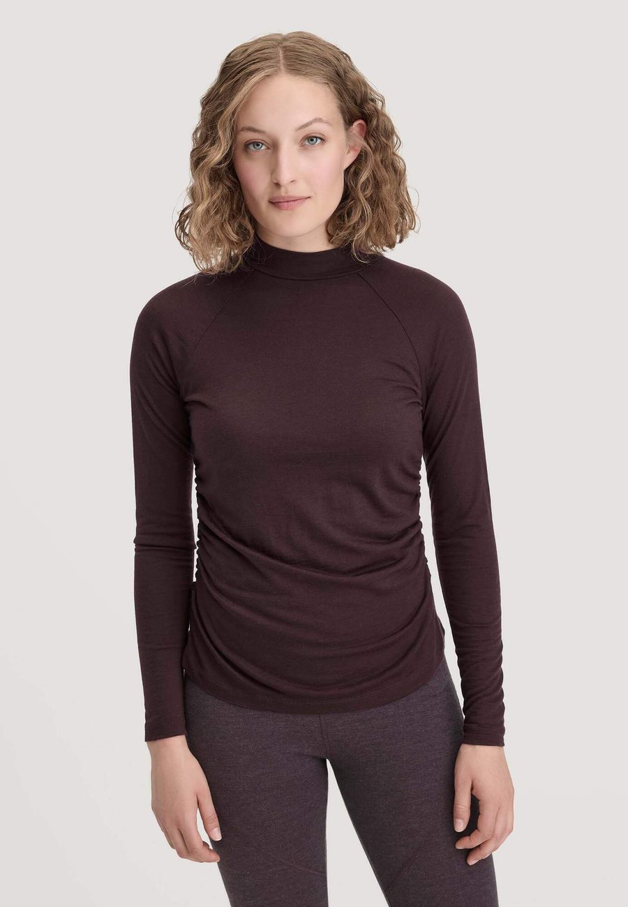 Топ Hessnatur Long sleeved top, Schwarzbeere/Black
Топ Hessnatur Long sleeved top, Schwarzbeere/Black