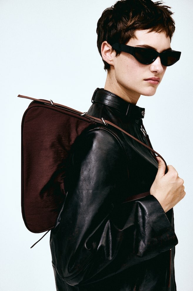 Нейлоновая сумка через плечо H&M, коричневый
Нейлоновая сумка через плечо H&M, коричневый