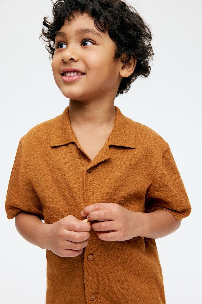 Повседневная рубашка из тонкого трикотажа H&M, коричневый
Повседневная рубашка из тонкого трикотажа H&M, коричневый