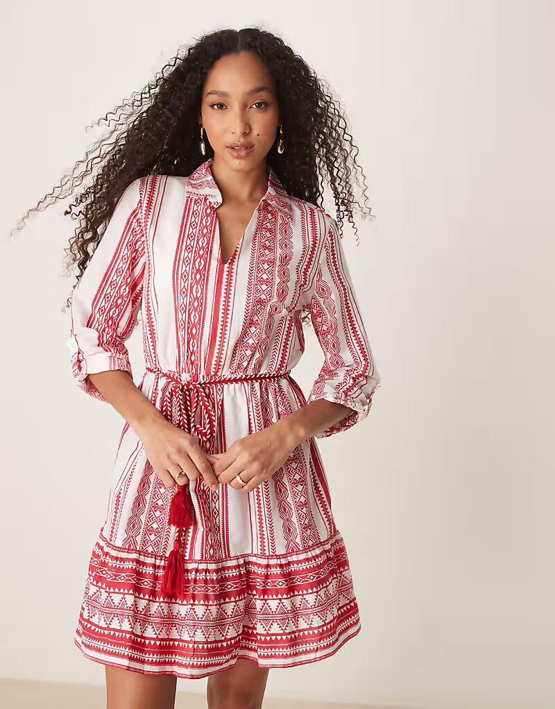 Мини-платье JDY с завязками на талии в красном узоре
Мини-платье JDY с завязками на талии в красном узоре