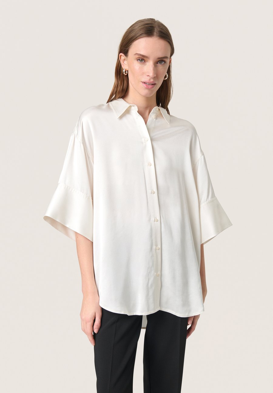 Блуза Soaked in Luxury Button-down blouse, Whisper White/Off-White
Блуза Soaked in Luxury Button-down blouse, Whisper White/Off-White
