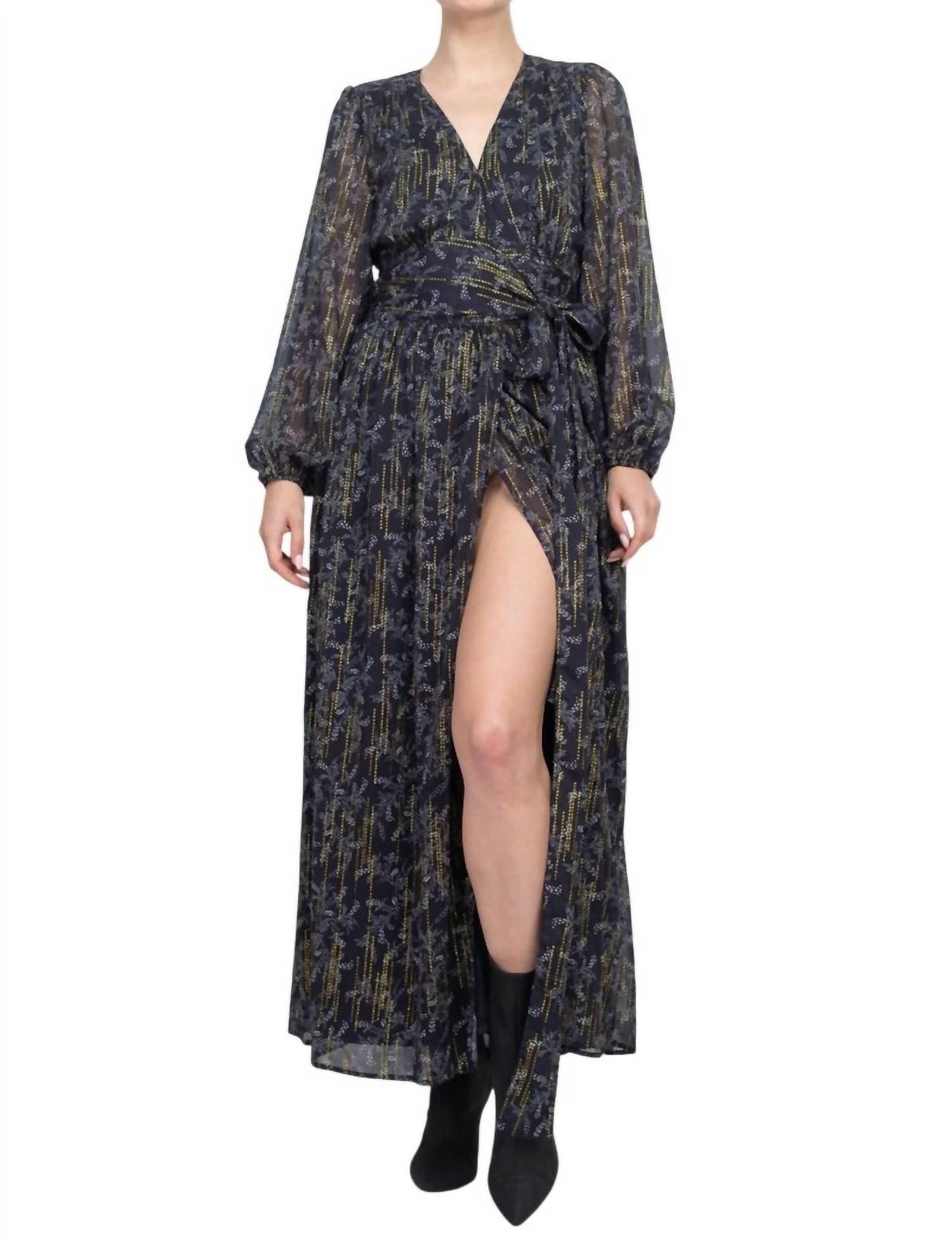 Платье макси с запахом черного цвета BTFL-life
Платье макси с запахом черного цвета BTFL-life