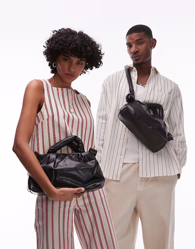 OLEND - Ona - Маленькая кожаная сумка через плечо черного цвета с универсальными вариантами ношения
OLEND - Ona - Маленькая кожаная сумка через плечо черного цвета с универсальными вариантами ношения