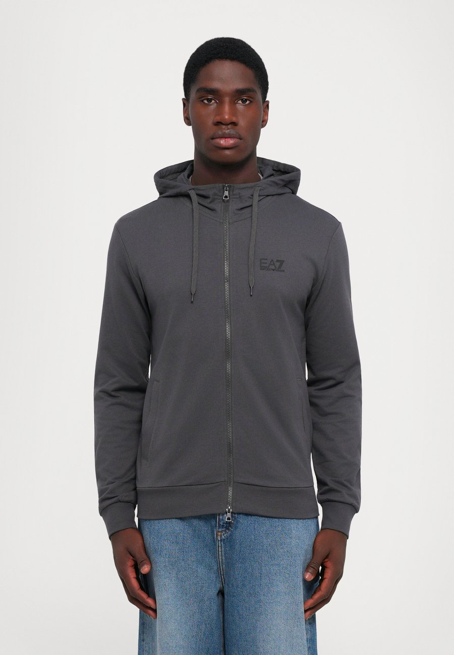 Худи EA7 Emporio Armani TRAIN CORE HOODIE, Asphalt/Dark Grey
Худи EA7 Emporio Armani TRAIN CORE HOODIE, Asphalt/Dark Grey