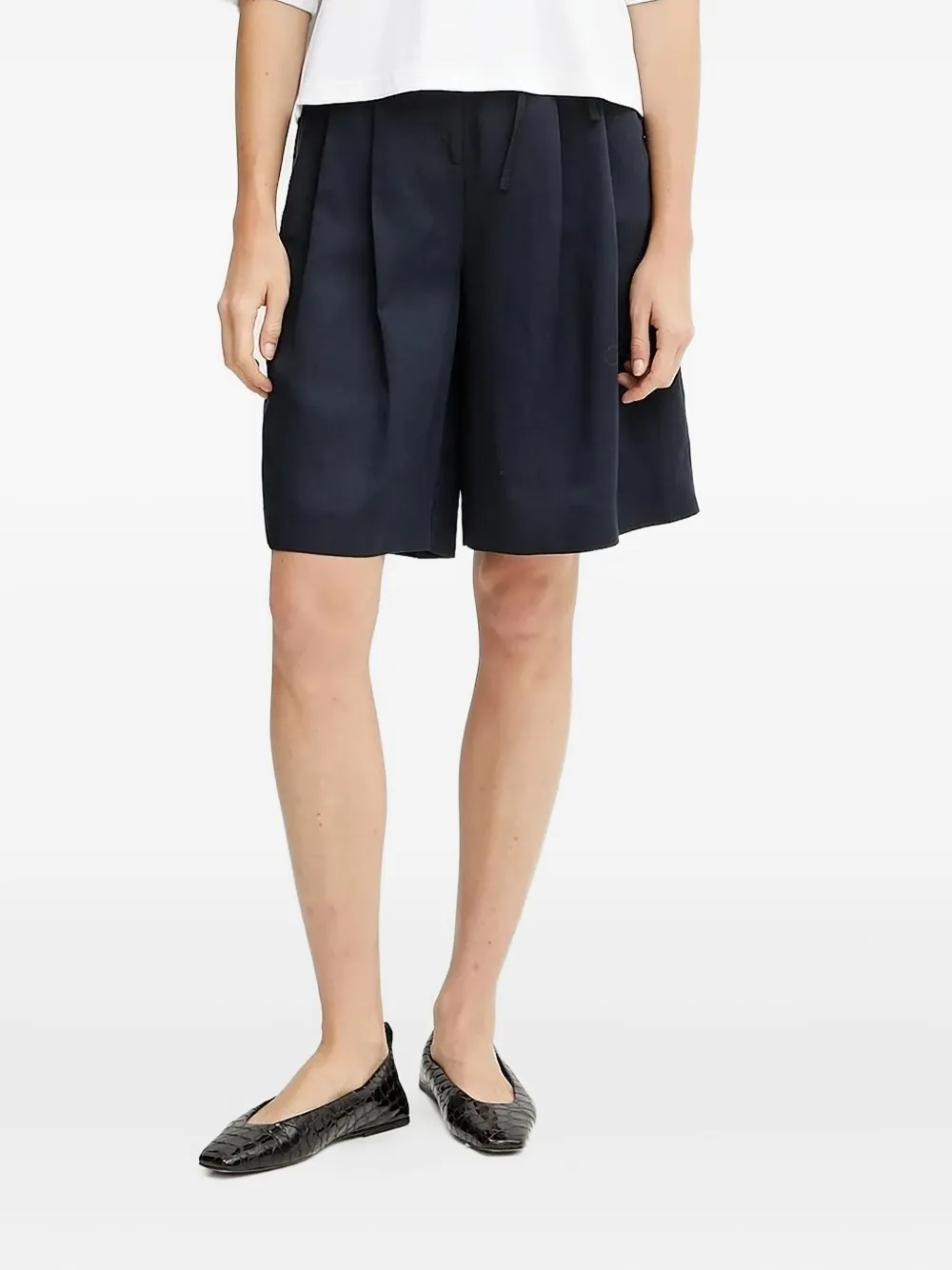 Шорты с поясом и складками BOSS, синий
Шорты с поясом и складками BOSS, синий